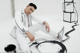 许魏洲黑白涂鸦封面 诠释次元少年新时尚图片