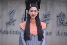 中央美院邮送毕业生最美学士服，网友：这是什么神仙设计图片