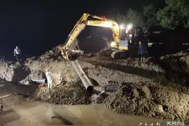 中山水务连夜抢修坠落损坏主管道，9小时恢复供水图片