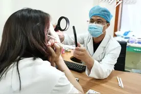 姑娘脸上突然多了粒痣，还会动！医生一查惊呆了图片
