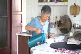 益阳这位88岁老人 独自持家照顾两个残疾人图片