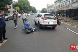 停车位内车辆起步遇到直行怎么办？必须让图片