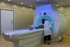 “我的睫毛飞走了！”杭州一女子做磁共振，结果把医生吓坏了图片