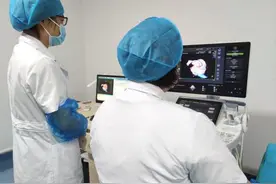 男婴脐带绕颈一周还真性打结，深圳一医院紧急手术化险为夷图片