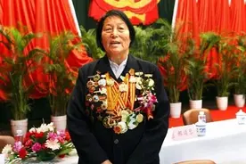 一世英名贯长虹 满目青山化丰碑图片