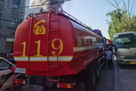 巨响！哈尔滨一处厂房起火，黑烟几公里外可见，旁边就是居民楼，扑救仍在进行中…图片