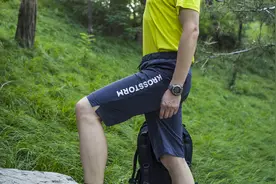 桑拿天也可以拥有超乎想象的干爽舒适，穿越风暴速干短裤图片