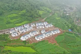 千里扶贫·Vlog①｜送去的猪苗养得好吗？跟着德清扶贫干部进大凉山深处图片