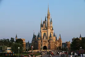 迪士尼仅二季度就亏损近50亿美元图片