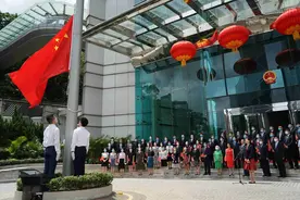 驻港公署：国歌声中国旗扬 外交助港再启航图片