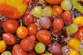 吓人！西瓜千万不能裹保鲜膜放冰箱，会中毒？很多人毫不知情…图片