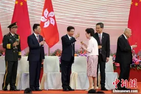 香港特区政府举行酒会庆祝特区成立23周年图片