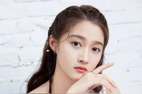 关晓彤与鹿晗领结婚证了？关晓彤一工作助理回应：纯属谣言图片