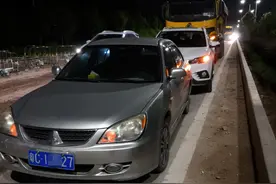 路上遇这种车尽量远离！珠海已有5辆小车同一条路接连被撞…图片