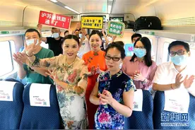 沪苏通铁路开通运营图片