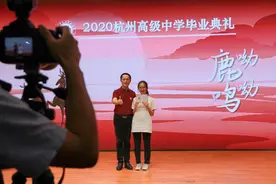 4小时拍了1100多张，每位毕业生都有！杭高校长送出的这份毕业礼物超暖图片