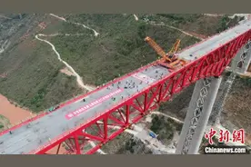 中老铁路中国段玉磨铁路元江双线特大桥合龙图片