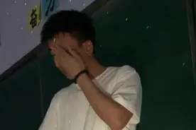 高三学生教室齐唱《再见》唱哭班主任视频封面