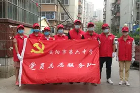 安阳市第六中学“六中党员进社区，爱国卫生我先行”活动图片