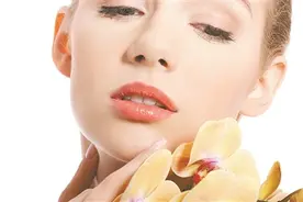 “果汁唇”小心机：元气色号+清透质地图片