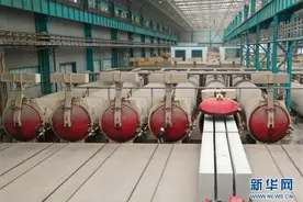 河北迁安：废矿砂变身新型建材图片