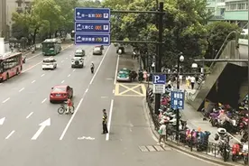 弄潮·视评丨破解医院停车难，靠“城市大脑”更靠“人脑”图片