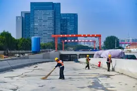 扬子江大道快速化改造水西门隧道封顶图片