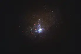 天文学家首次观测到巨大恒星神秘消失，亮度曾是太阳的250万倍图片