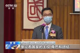 升国旗奏国歌 香港多所学校举行升旗仪式庆祝回归23周年图片