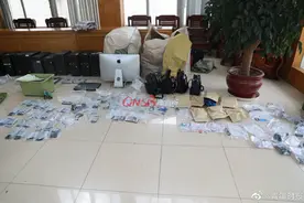 从摆摊卖手抓饼到成为亿万富豪，近10年间他坑了194万人图片