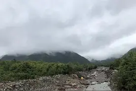 特大暴雨夜袭四川冕宁彝海镇，一家五口遇难图片