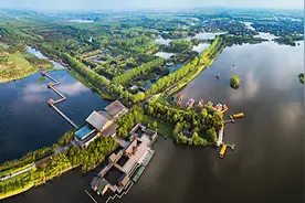 泰州党政主官乘首发动车赴沪招商，市委书记为何以水做文章图片