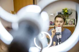 疯狂的直播经济，炙热的地摊经济（一）图片