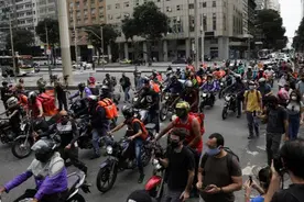 休息就面临封号、平台提成越来越高，疫情之下的巴西外卖小哥发起大罢工图片