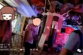 女子KTV唱歌正嗨，陌生人突然冲进包厢：真难听别唱了图片