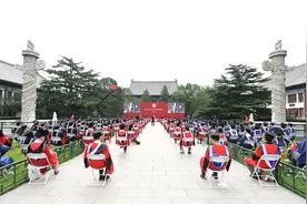 北大首个“云端”毕业礼来了！不仅为毕业庆祝，更向“逆行者”致敬图片