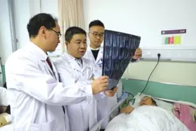省二院利用FNS微创治疗股骨颈骨折图片