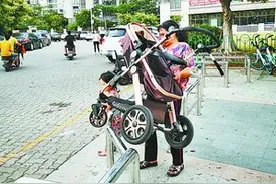 婴儿车过不去 电动车拦不住！厦门五缘湾湿地公园出入口栏杆设置遭吐槽图片