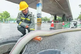 昨日荆州西部普降大到暴雨 荆州区菱角湖雨量最大图片