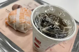 麦当劳无吸管新杯盖亮相广州图片