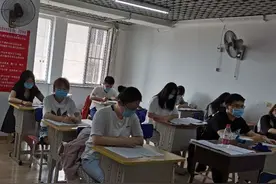 备战明年高考 家长瞄准“高三全封闭集训营”图片