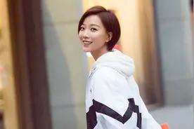 王珞丹发布“寻鸭启事”，承诺以十只烤鸭作为感谢图片