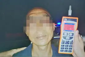 好心开车去接喝了酒的同事，结果自己醉驾被查图片