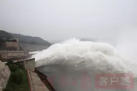 壮观！黄河小浪底水库泄洪图片