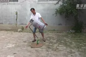 山东农民靠平衡术吸粉147万，网友：我物理白学了，他是牛顿管不住的人图片