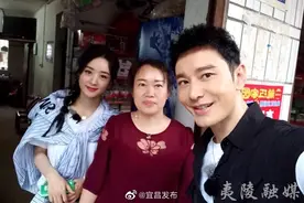 赵丽颖复出后首综曝路透 和黄晓明等人打伞录制图片