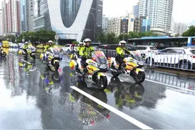 爱心送考保驾护航“高考直通车”启动图片