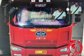 男孩未满18周岁无证开大货车两次被查！假借去厕所开溜图片