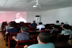 威海市文登东凤凰台社区开展“翰墨庆华诞·丹青颂党恩，不忘初心永远跟党走”活动图片