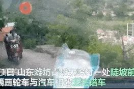 老人开三轮车陡坡突然熄火！男子一路狂奔举动超帅气图片